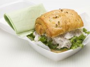 Сэндвич с куриным салатом — стоковое фото