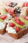 Rye bread with cottage cheese — Stock Photo