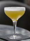 Cocktail mit Whisky und Apfel — Stockfoto