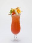 Cocktail su sfondo bianco — Foto stock