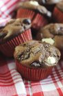 Triple cupcakes au chocolat — Photo de stock