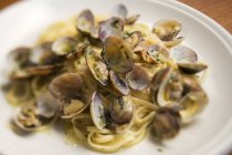 Linguine pasta with shellfish — Stock Photo
