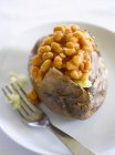 Baked potato with beans — Stock Photo