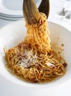 Спагетти аматрициана в миске — стоковое фото