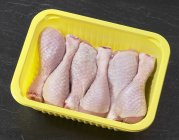 Palitos de pollo frescos - foto de stock