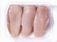 Filetti di petto di pollo freschi — Foto stock