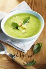 Sorrel soup with croutons — Stock Photo