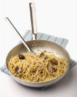 Спагетти с моллюсками — стоковое фото