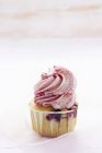 Raspberry yogurt cupcake — Stock Photo