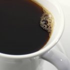 Schwarzer Kaffee mit Blasen — Stockfoto