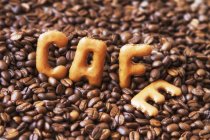 Palabra 'café' escrito de frijoles - foto de stock