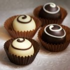 Chocolats savoureux et sucrés — Photo de stock