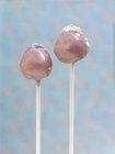 Chocolate and blueberry cake pops — Stock Photo