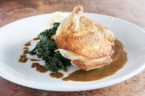 Roasted Chicken with Wilted Spinach — Stock Photo