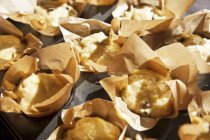 La mescolanza di muffin in casi pronti per cottura — Foto stock