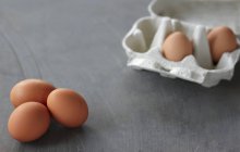Chicken brown eggs — Stock Photo