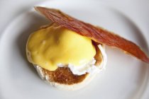 Egg Benedict with crispy Parma ham — Stock Photo