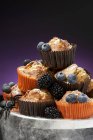 Muffins with blackberries and blueberries — Stock Photo