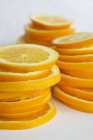 Pilhas de fatias de laranja — Fotografia de Stock