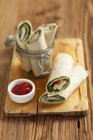 Closeup view of Tortilla wraps with spinach and smoked chicken breast — Stock Photo