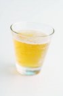 Gustosa birra leggera in vetro — Foto stock
