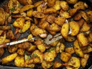 Пряним смажена картопля — стокове фото