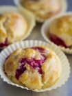 Mini yeast cakes with raspberries — Stock Photo