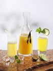 Closeup view of various types of passion fruit lemonade with ginger, vanilla and lime — Stock Photo