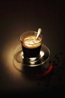 Bicchiere di espresso con peperoncino — Foto stock