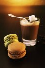 Glas Kaffee mit Löffel — Stockfoto