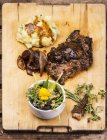 Steak de veau aux herbes — Photo de stock