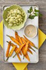 Жареная морковь в духовке — стоковое фото