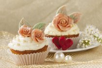 Cupcakes dekoriert für Hochzeit — Stockfoto