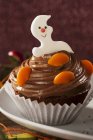Cupcake decorated for Halloween — Stock Photo