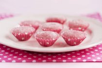 Nahaufnahme brasilianischer Erdbeerbonbons mit Kondensmilch — Stockfoto