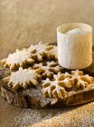 Closeup view of anise and marzipan snowflakes with icing sugar — Stock Photo