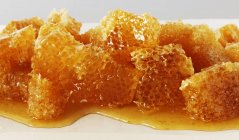 Rayon de miel avec du miel — Photo de stock