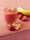 Strawberry and banana smoothie — Stock Photo