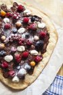 Frucht-Pizza mit Schokolade — Stockfoto