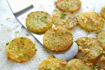 Fried potatoes with garlic and parsley — Stock Photo