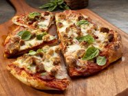 Pizza rustica con salsicce — Foto stock