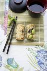 Sushi com soja — Fotografia de Stock