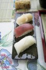 Diferentes tipos de sushi nigiri — Fotografia de Stock