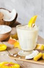 Mango and coconut smoothie — Stock Photo