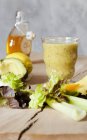 Vegetable smoothie with lettuce — Stock Photo