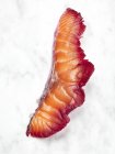 Tranche de saumon fumé — Photo de stock