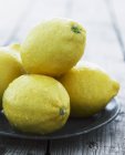 Freshly washed lemons — Stock Photo
