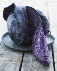 Fresh sliced red cabbage — Stock Photo