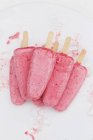 Bastoncini di gelato alla fragola — Foto stock