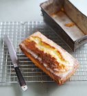 Lemon cake with icing — Stock Photo